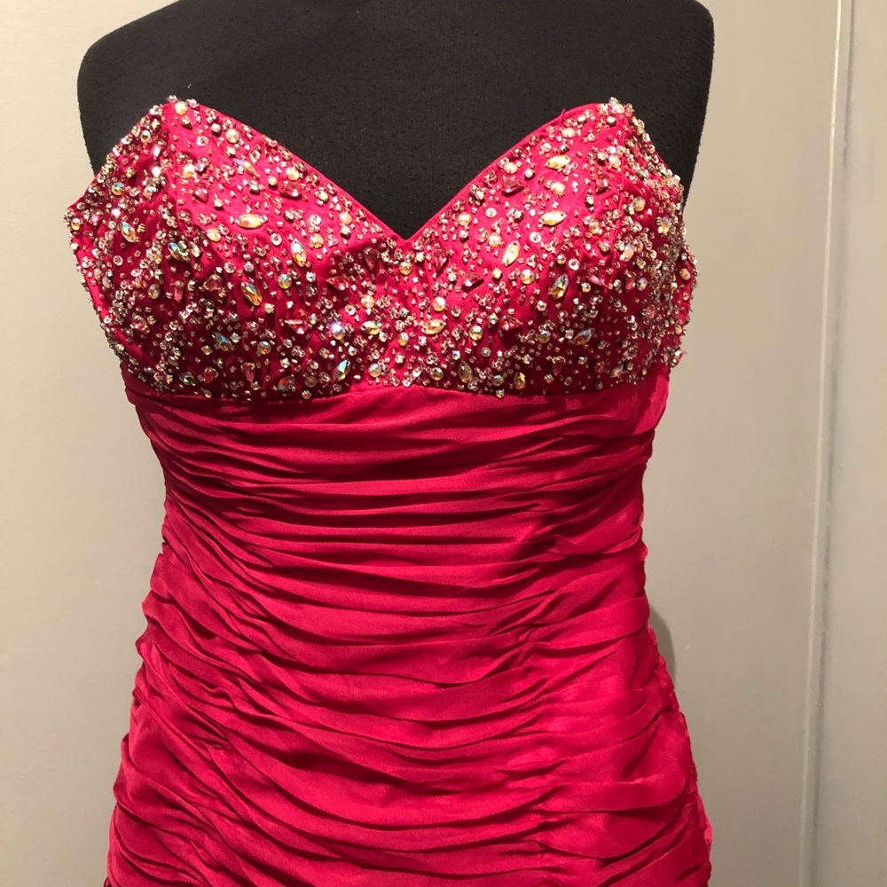 Cinderella prom dress size 6 NWT fuchsia